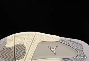 WMNS Air Jordan “Frozen Moments” 4 0522
